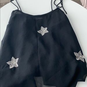 Flowy Black star top